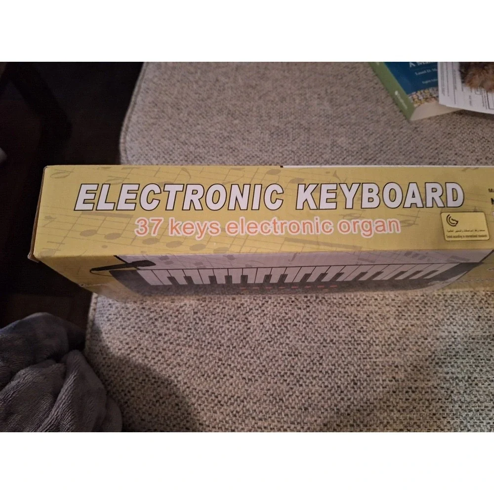 Electronic Keyboard 3799A w/Mic, Great For Circuit Bending‎